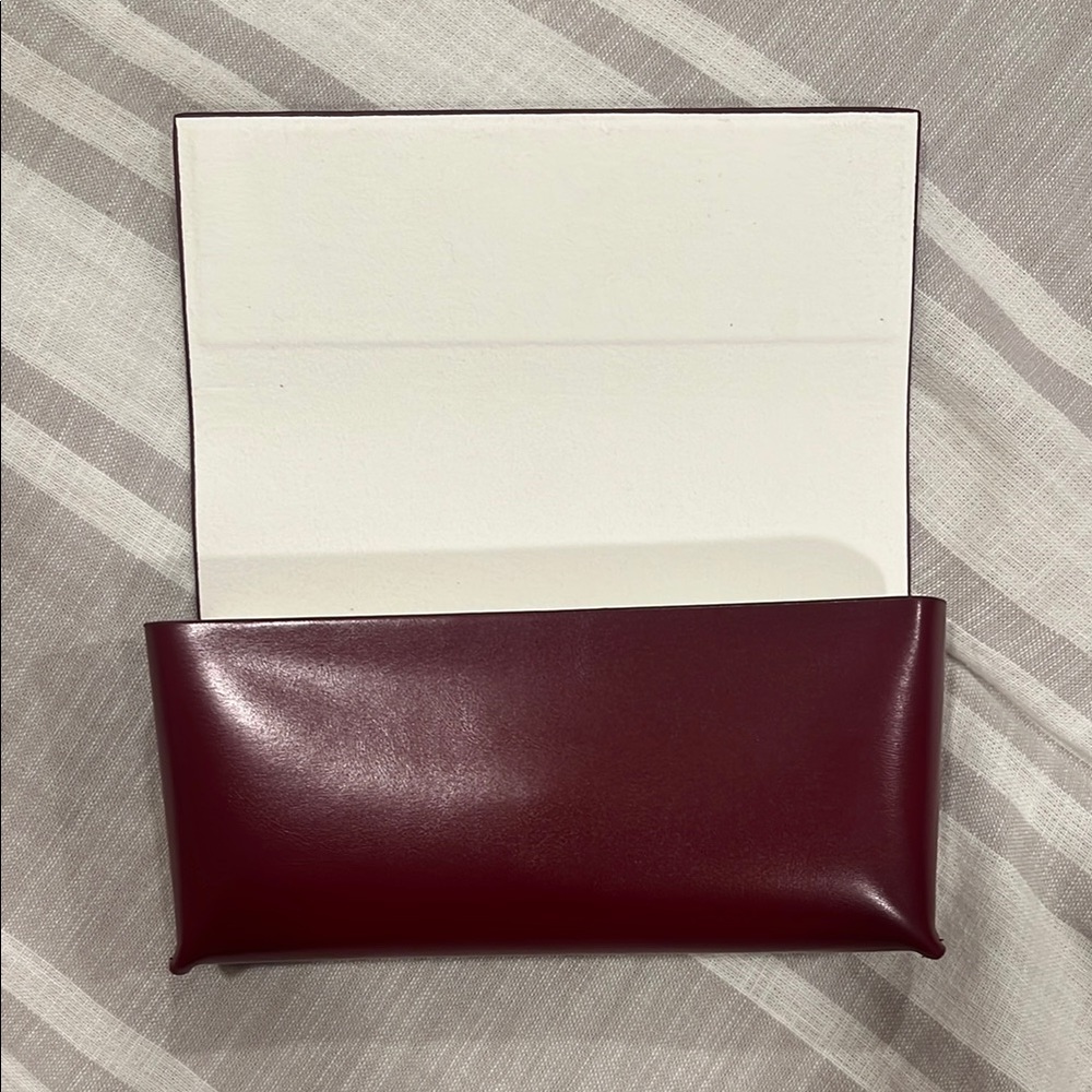 Gucci Red Case - Picture 2 of 7